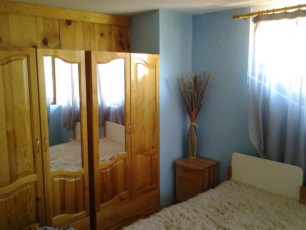 Sharkov Guest House Dolen  Δωμάτιο φωτογραφία